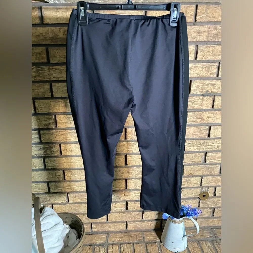 ‎Black Nike below the knee leggings